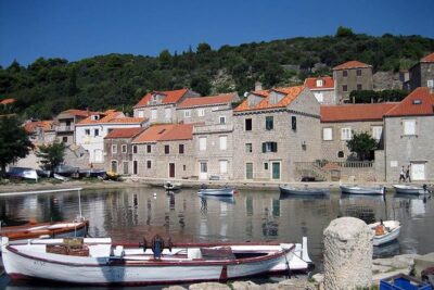 Dubrovnik Islands Boat Tour with Lunch and Unlimited Drinks - The lunch system: pre-order choices, chef grilling, and eating with the view