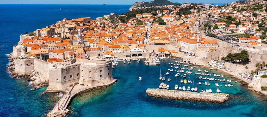 Dubrovnik: Old City Walking Tour with a FREE Polaroid Photo - Meeting at Tvrdava Revelin: find the cannon, grab your bearings