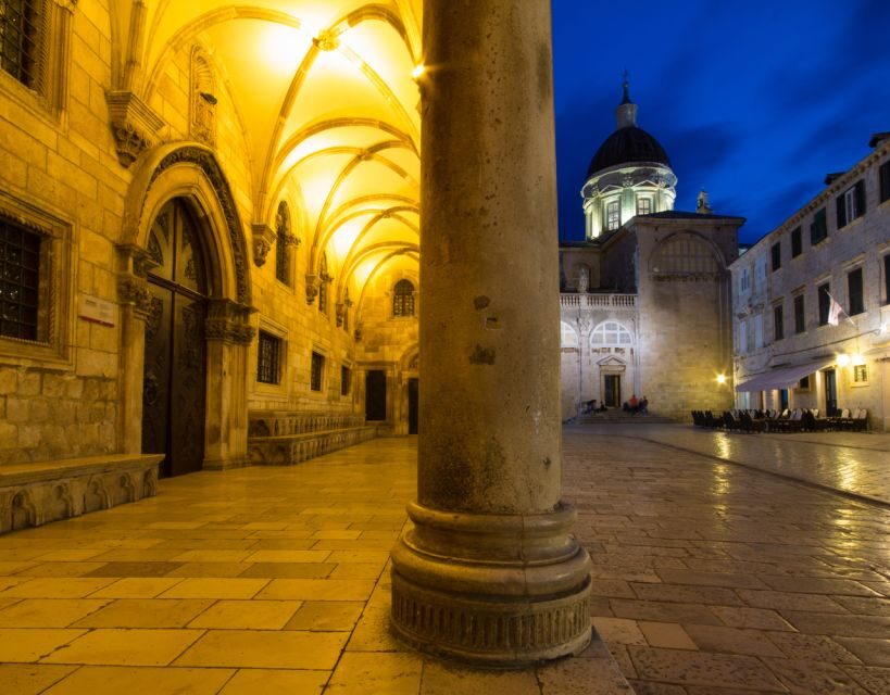 Dubrovnik: Old Town Highlights Guided Evening Walking Tour - St. Saviour’s Church and the Franciscan monastery: religious stops with context