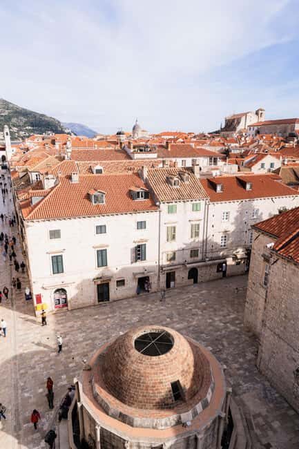Dubrovnik Old Town: Night tour with History, Wine & Bites - How the Guide Turns Stone Walls Into Daily Life Stories