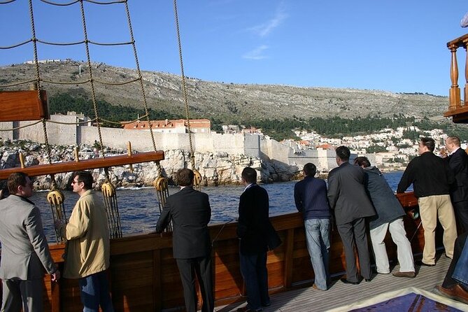 Dubrovnik Old Town Walking Tour and Cruise with Karaka - Karaka Cruise to the Old City Port: The fast way to reset your eyes
