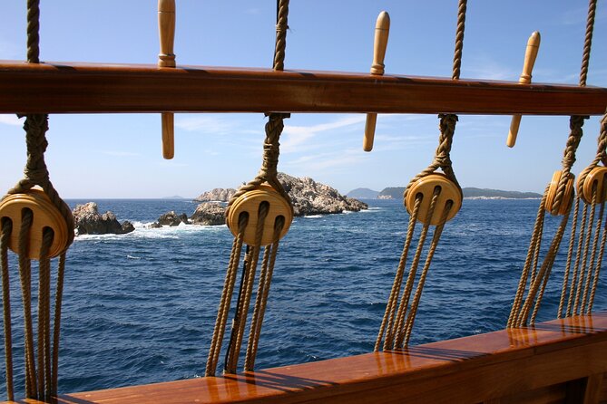 Dubrovnik Old Town Walking Tour and Cruise with Karaka - Group size and onboard comfort: fewer hassles than you’d expect