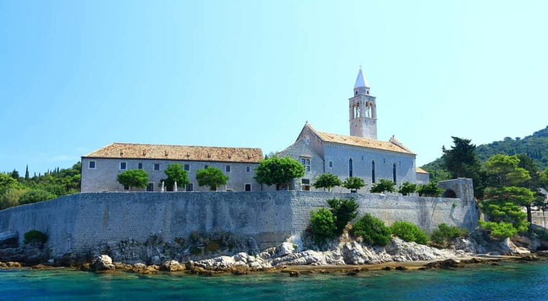 Dubrovnik or Cavtat: Blue Cave & Elaphiti Islands Boat Tour - On-board comfort, drinks, and the “small group” advantage