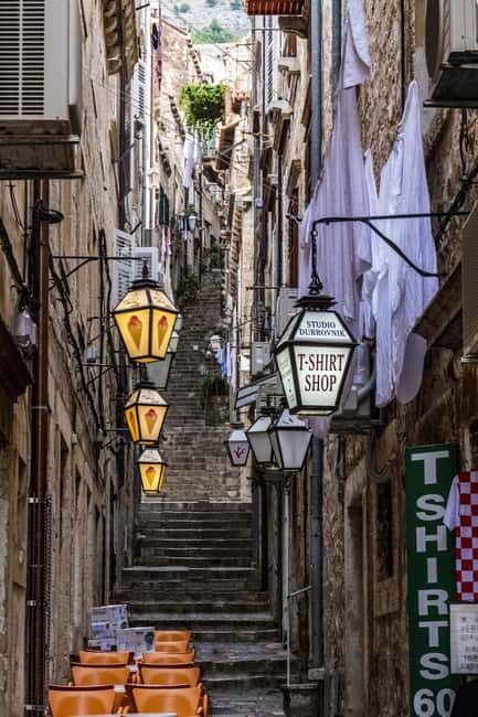 Dubrovnik: Private History Walk Through the Old Town - Franciscan Monastery: faith and daily structure