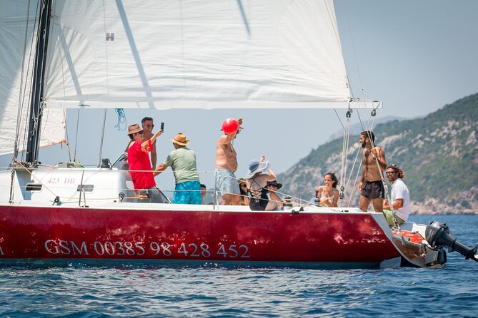 Dubrovnik Private Romantic Sunset Sailing - Sailing style and comfort: why “actual sailing” is worth something