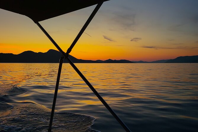 Dubrovnik Romantic Sunset Boat Tour - Drinks and snacks included: what that means for your evening