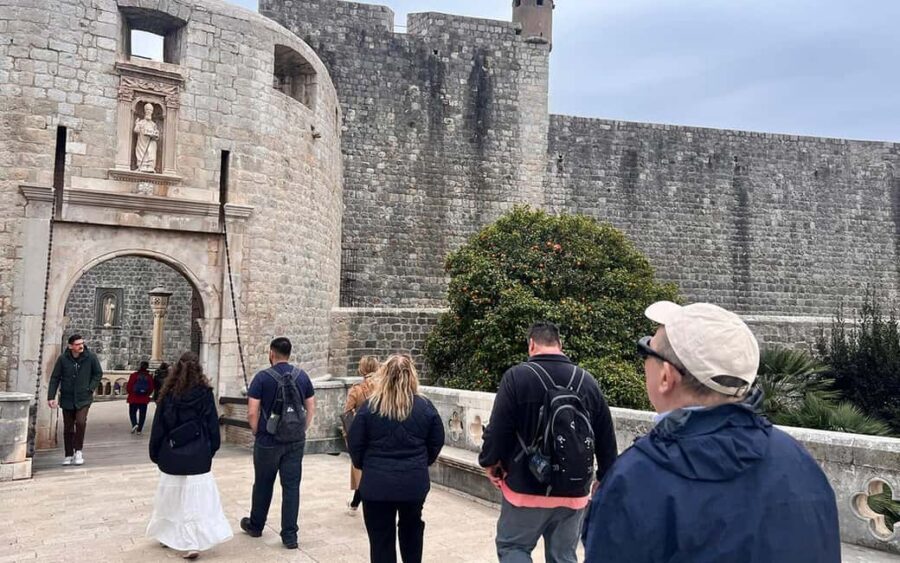 Dubrovnik: Small-Group Guided Old Town History Walking Tour - What the guide actually adds: stories, humor, and Q&A