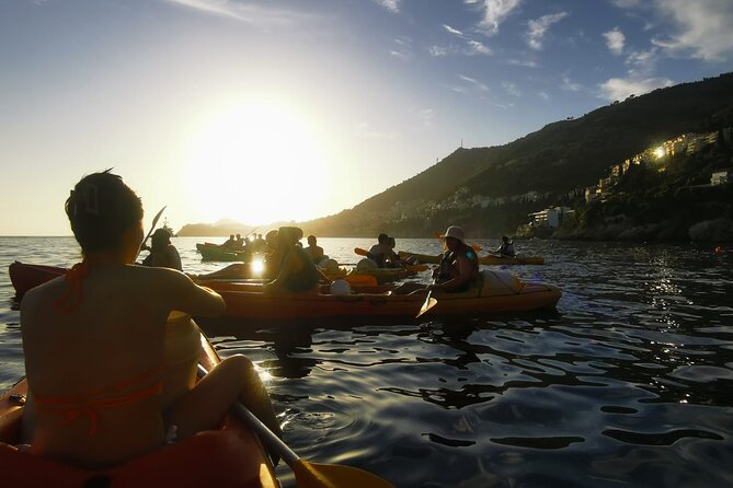 Dubrovnik: Sunset Kayak & Snorkel Tour with Wine & Water - Kayaking back by Old Town: ending with the views