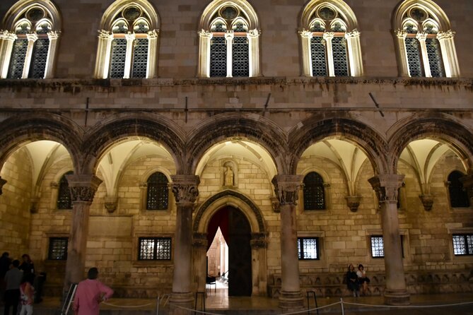 Dubrovnik Walk & Wine: Old Town Walking tour with a Glass of Wine - Meeting at Amerling Fountain: the practical side you’ll thank yourself for