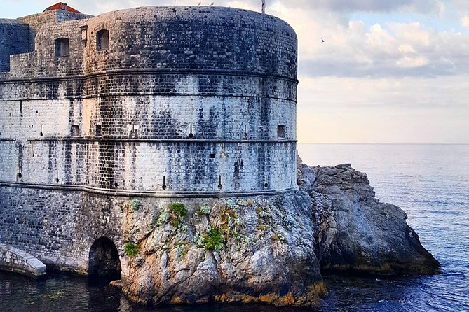 Dubrovnik walking history tour - Sponza Palace and Rector’s Palace: government you can see
