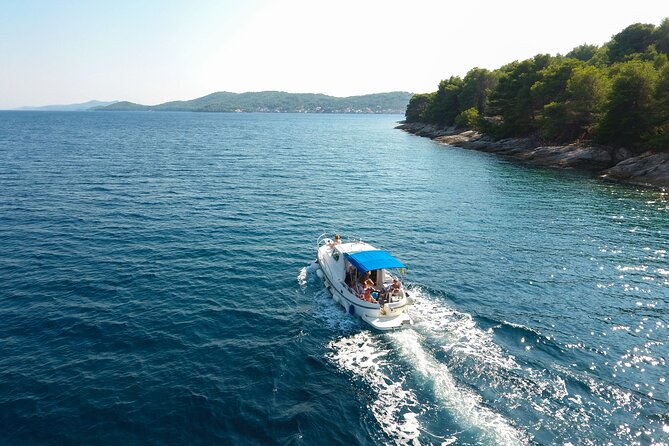 Dugi Otok Gems: Sakarun-Cave-Lagoon-Snorkeling-Snacks & Drinks - Key things you’ll notice right away