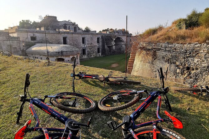 E-Bike swim & fortress tour Vodnjan - Bale fortresses: touring the biggest one first