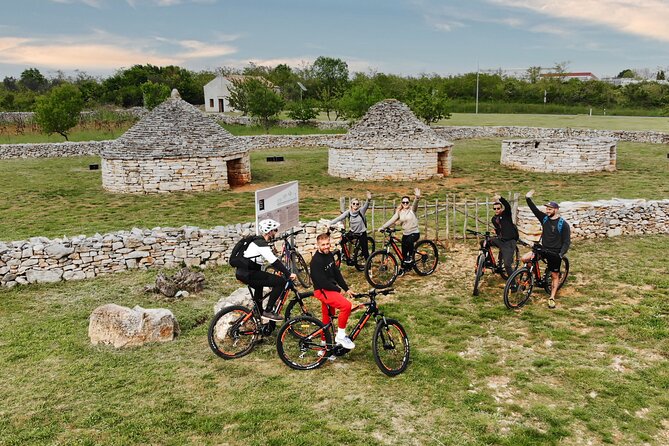 E-Bike swim & fortress tour Vodnjan - Kažuni at Tri kažuni and Dva kažuna: the stone “giants” of the area