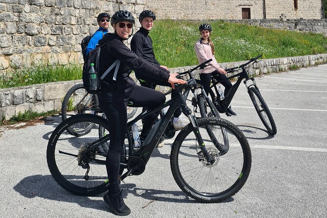 E-Bike Tour + Gourmet Lunch + Wine Tasting (Small Group) - What makes this tour feel personal: guides and pacing