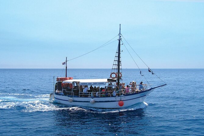 Elaphite Islands Cruise with Local Gastronomy at Captain's House - Boarding and pickup: Deck & Cheers and the night-before email