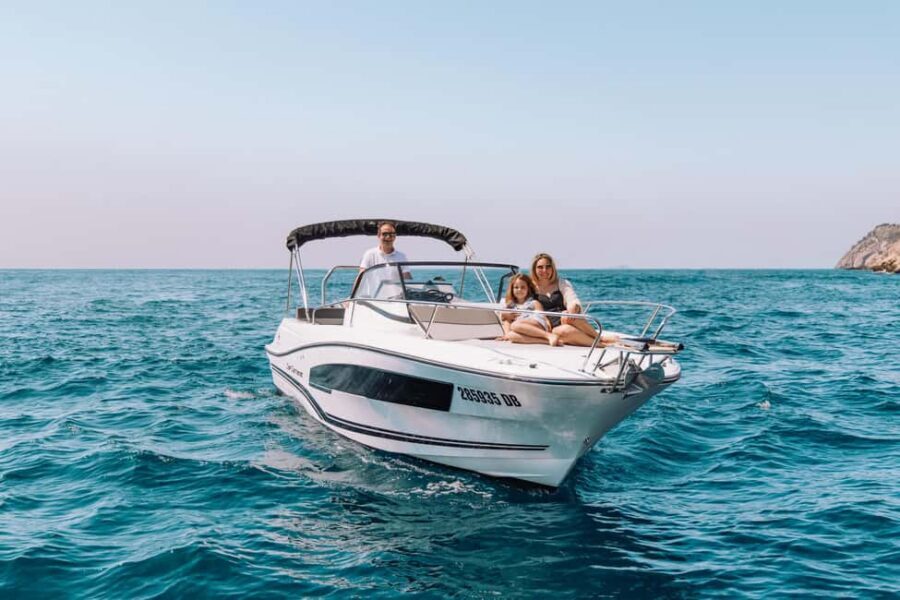 Elaphite Islands: Private boat tour (Cap Camarat 7.5wa) - Drinks, towels, snorkeling gear, and the practical comfort stuff