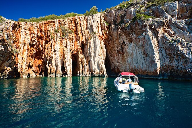 Exclusive Private Tour: Red Rocks & Pakleni Islands - Key things that make this private boat day worth it