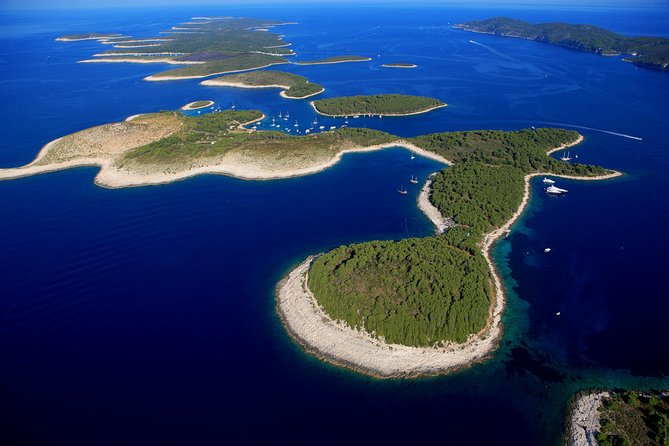 Exclusive Private Tour: Red Rocks & Pakleni Islands - Getting on the boat fast: Riva 15 pickup and private-group flow