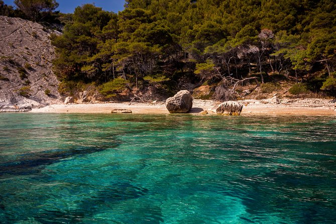 Exclusive Private Tour: Red Rocks & Pakleni Islands - Snorkeling gear, towels, and why the small details make or break the day