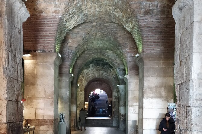 Experience Split With Local Professional Historian - Private - Peristyle and the palace center: where power meets everyday movement