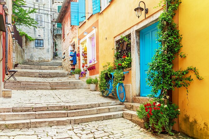 Explore Charms of Rovinj - Private Guided Walking Tour - Stop 3: Ulica Grisia, the artist street that earns its fame