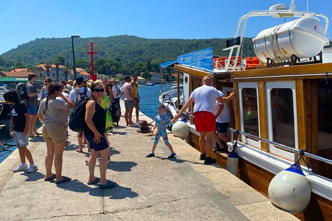 Explore Elaphiti Islands by Boat Tour: Hop-on-Hop-off Adventure - How the hop-on-hop-off style really plays out