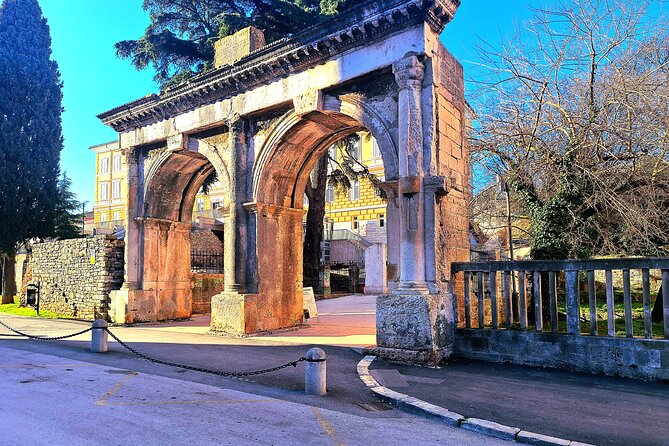 Explore layers of Pula's History in German or English - Augustus to the Arch of the Sergi: Roman monuments with clear purpose