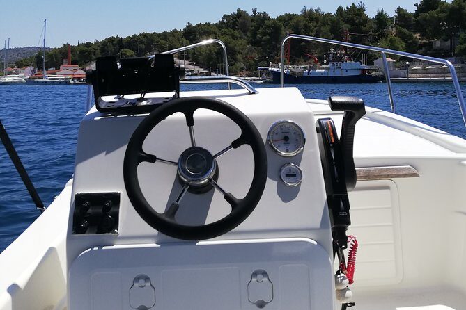 Explore the West coast of the island Brac by BETINA boat - Snorkelling gear is included, so plan around comfort