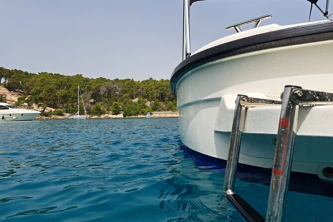 Explore the West coast of the island Brac by BETINA boat - Timing, flexibility, and how to get the best experience