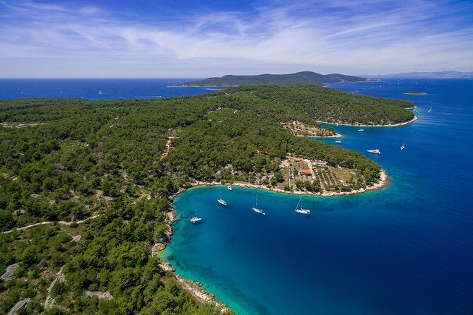 Explore west side of island Brač with Pasara boat - Traditional Dalmatian boat - Booking Timing: Why 28 Days in Advance Helps