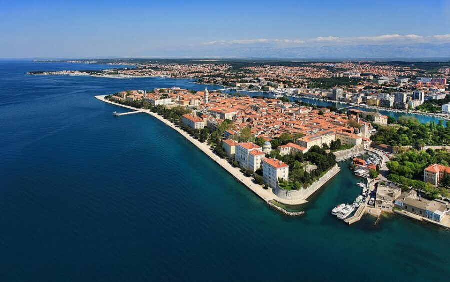 Explore Zadar: Laid-Back Fun Bike Tour - Getting your bearings: meeting point and first stretch outside the old walls