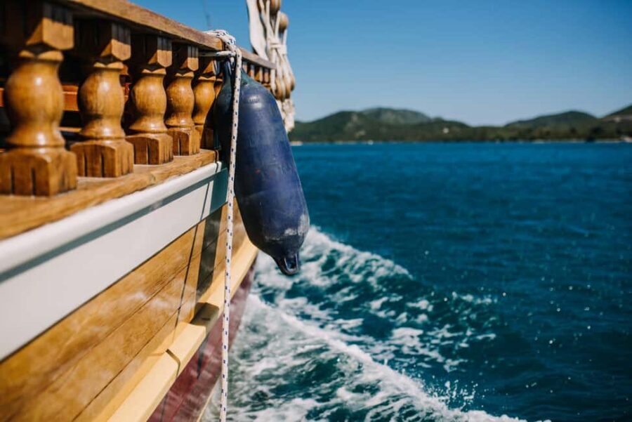 From Dubrovnik: Mali Ston Oysters Farm & Boat Experience - Ston Town and Medieval Walls: Your Own Hour to Wander