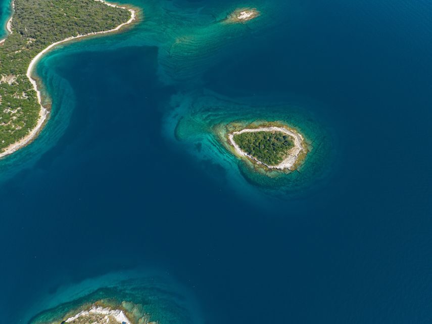 From Fažana: Private boat tour of Brijuni Islands - Veliki Brijun: safari park, bikes, and museums with included entry