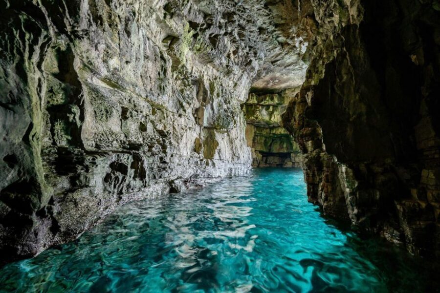 From Fazana: Sea caves, hidden island, cliffs and more... - Skipper style and boat basics that make the day smoother