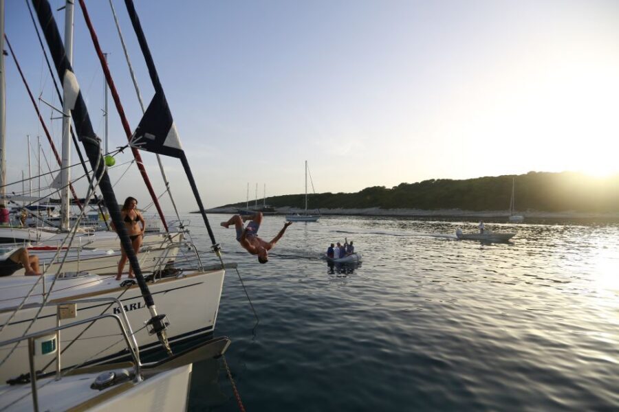 From Hvar: Pakleni Islands & Red Rocks Comfort Sailboat Tour - Red Rocks: the snorkeling highlight (and how you can enjoy it)