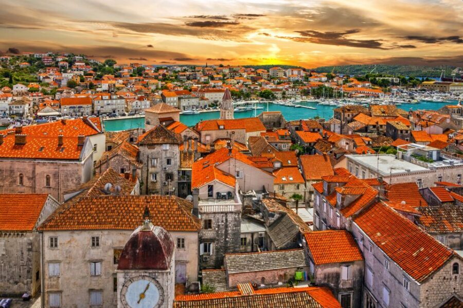 From Makarska Riviera: Full-Day Split & Trogir Tour - The visitor center free time: use it to refill, regroup, or shop