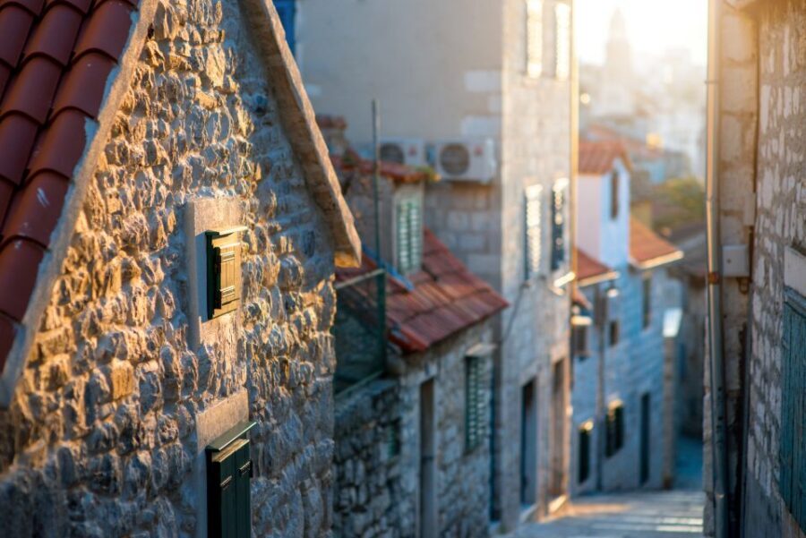 From Makarska Riviera: Full-Day Split & Trogir Tour - Pantana Mlinice snack stop: a calm break near Trogir