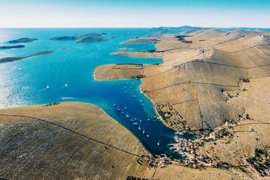 From Sinj: 1.5-Hour Private Flight over Kornati & Šibenik - Meeting at Aerodrom Piket Sinj (LDSS): Location and On-the-Day Calm