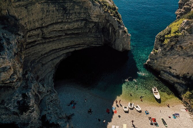 From Split: Blue cave & 5 Islands tour - Hvar town for 1 hour 40: how to use it without racing