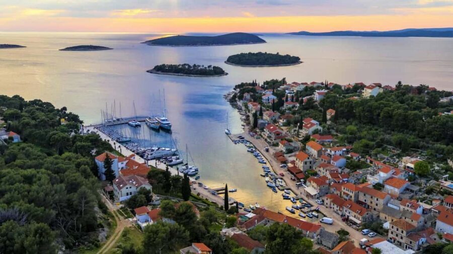 From Split: Blue Lagoon and 3 Island Boat Tour - Trogir, UNESCO-protected: the land break that gives context
