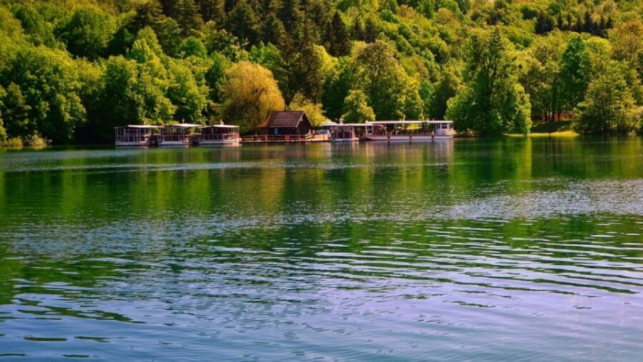 From Split or Trogir: Plitvice Lakes Trip with Entry Ticket - Crowds, Season, and What You Can Do About It