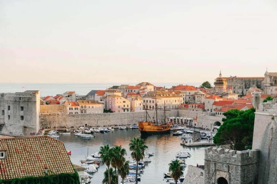 From Split/Trogir: Dubrovnik Guided Tour with a Stop in Ston - Ston stop: coffee break and the Ston walls photo moment