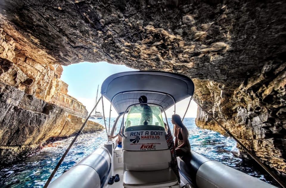 From Vis: Speedboat tour - Vis, Biševo & Blue Cave (private) - Pritišćina: swim-first water time