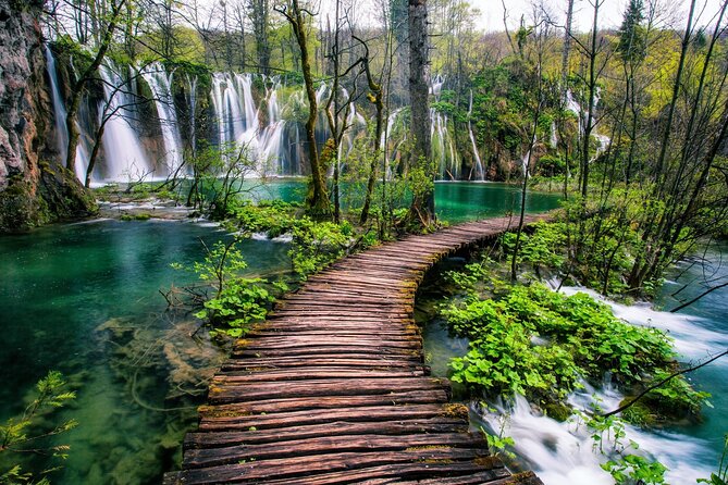From Zadar: Plitvice Lakes Guided Day Tour with Tickets - Entering Plitvice Lakes: how you get a complete view without rushing