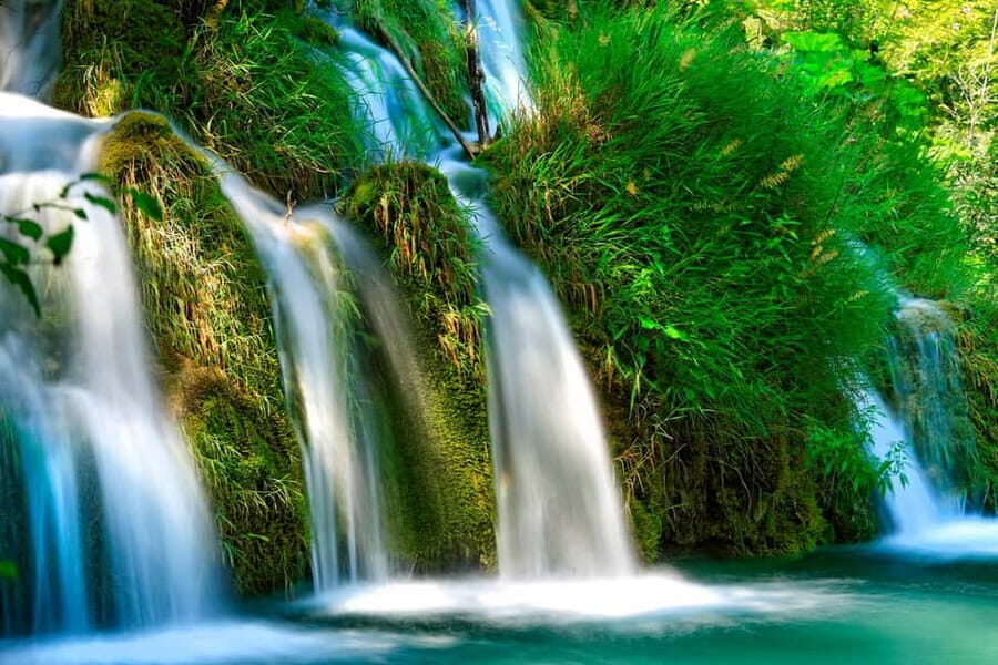 From Zadar: Plitvice Lakes National Park Day Trip +Boat Ride - Meeting point, coach timing, and the one place where the day can slip