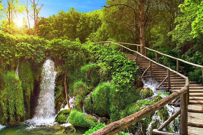 From Zagreb: Plitvice Lakes guided tour - Electric train + panoramic boat: the rides that shape your day