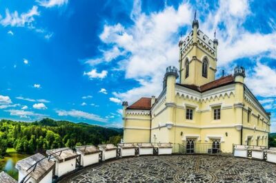 From Zagreb: Trakošćan Castle & Varaždin Private Guided Tour - Varaždin Old Town (Stari Grad): baroque streets and real wandering time