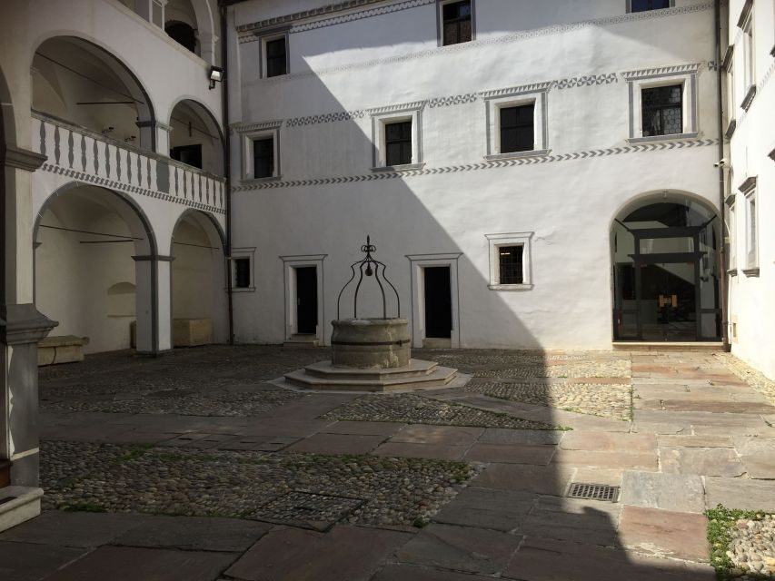 From Zagreb: Varazdin Baroque Town & Trakoscan Castle - The cemetery stop in Varazdin: why this is the real emotional anchor