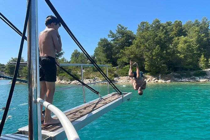Full Day Boat Tour, Blue Lagoon and Šolta with lunch&drinks - Nečujam Bay and the Kontesa shipwreck snorkel stop