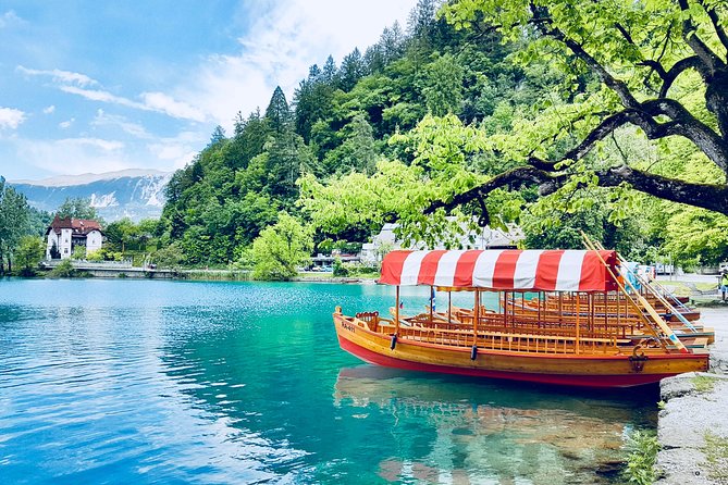 Full-Day trip to Lake Bled - The pletna boat ride: island time without extra planning